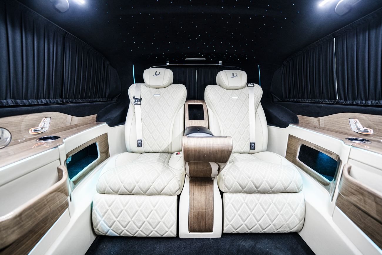 Jet Class V-Class, cream and walnut interior