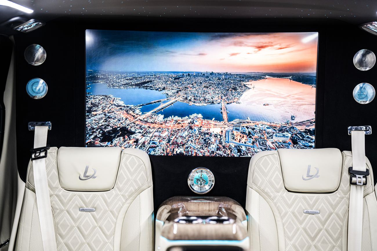 Jet Class V-Class, cream and walnut interior