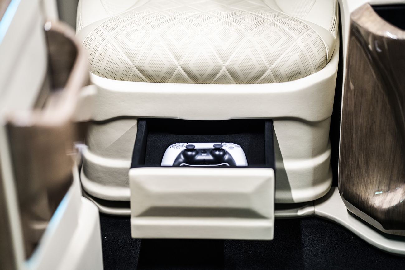 Jet Class V-Class, cream and walnut interior