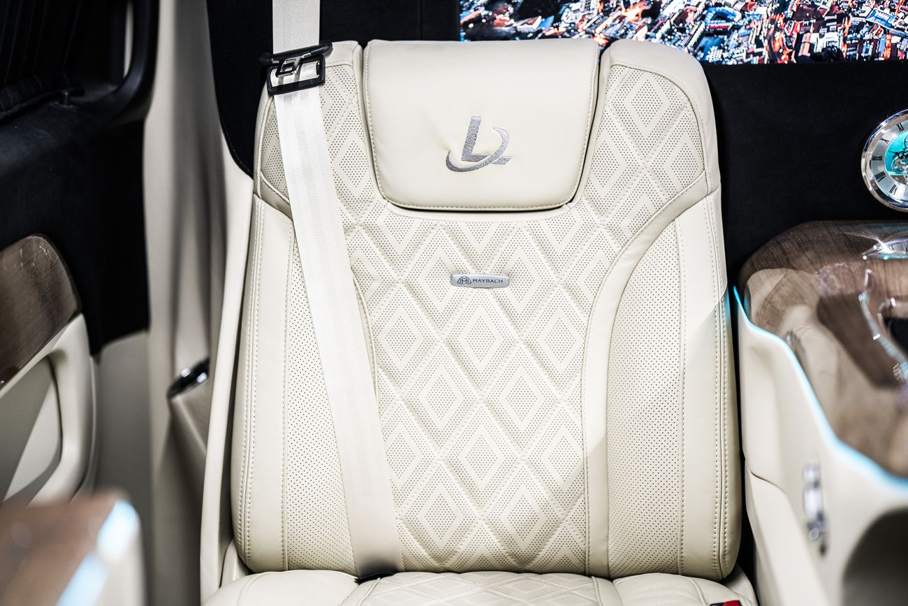 Jet Class V-Class, cream and walnut interior
