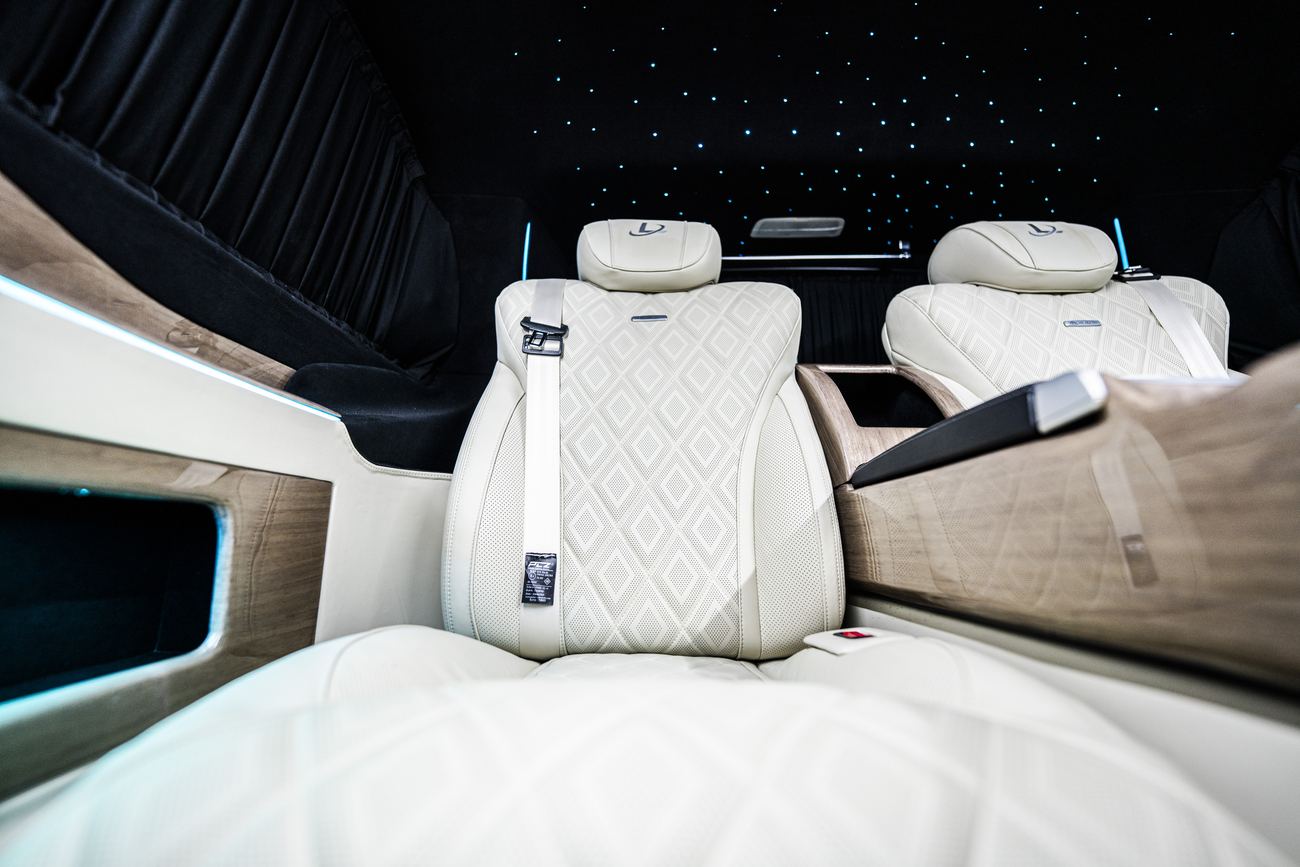 Jet Class V-Class, cream and walnut interior