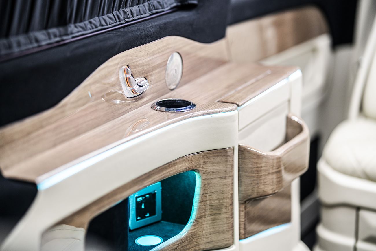 Jet Class V-Class, cream and walnut interior