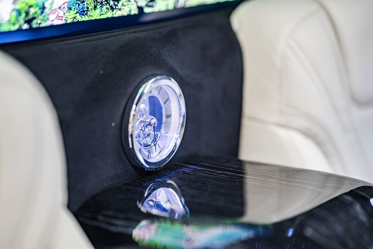 Jet Class V-Class, white and gloss black interior
